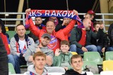 Raków Częstochowa - Rubin Kazań ZDJĘCIA KIBICÓW Fani Rakowa dopingowali piłkarzy na stadionie w Bielsku-Białej. Nie straszna im pogoda