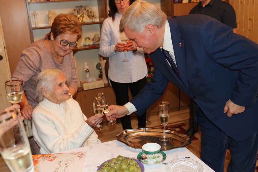 Pani Anna Potoczna skończyła 100 lat. Jako dziecko pisała listy do marszałka Józefa Piłsudskiego [ZDJĘCIA]