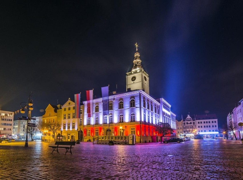 Dzierżoniowski rynek ma spory i przestrzenny rynek jak na...