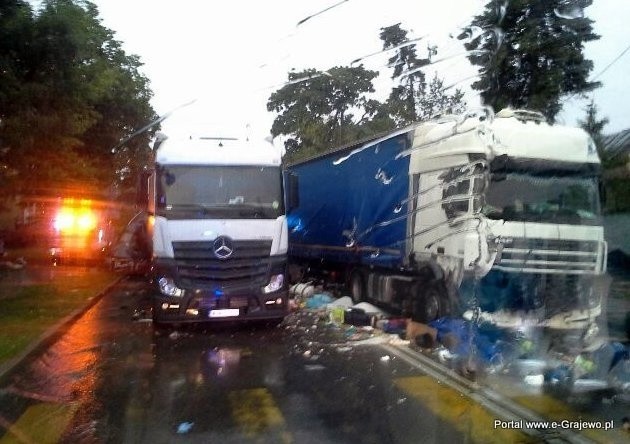 Grajewo. Wypadek na ul. Piłsudskiego. Karambol na ul. Piłsudskiego. Zderzyło się 6 pojazdów (zdjęcia)