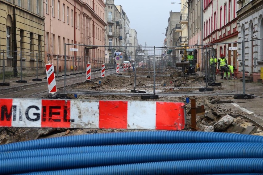 Pracują geodeci, specjaliści od sieci teletechnicznych,...