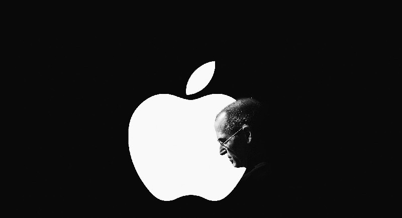 Odszeł facet w czarnym golfie - Steve Jobs, twórca Apple | Gazeta Pomorska