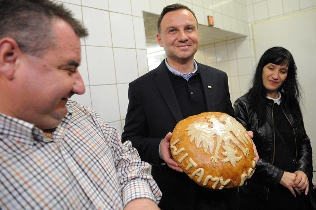 Andrzej Duda, kandydat na prezydenta Polski odwiedził w nocy piekarnię Smoleń w Nowym Mieście nad Pilicą.