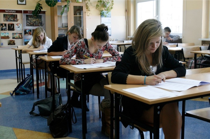 Egzamin gimnazjalny 2015. Testy gimnazjalne - część językowa...