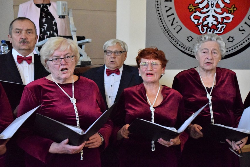 Seniorzy z białostockiego Uniwersytetu Trzeciego Wieku zainaugurowali nowy rok akademicki (zdjęcia)