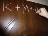 K+M+B czy C+M+B? Co piszemy na drzwiach przed kolędą? Co oznacza napis C+M+B? Znaczenie święta Trzech Króli
