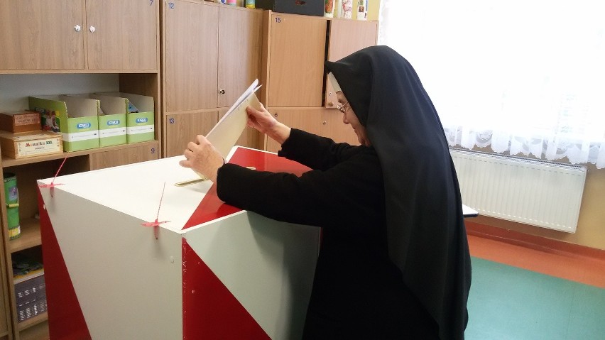 Wybory 2015. Głosowanie trwa juz od pięciu godzin. ZDJĘCIA - Bieruń i Lędziny