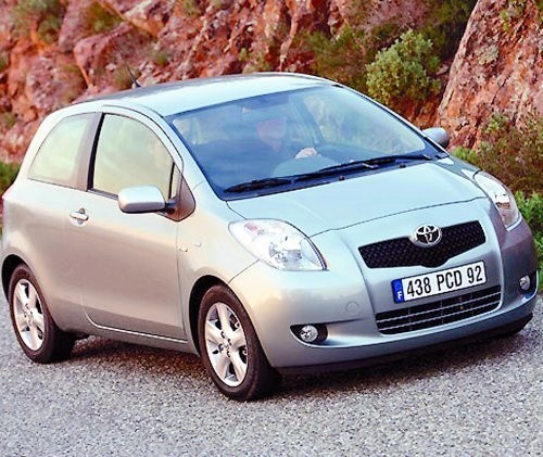 W sprzedaży nowych aut na pierwsze miejsce w kraju wysunęła się Toyota, głównie dzięki małemu yarisowi.