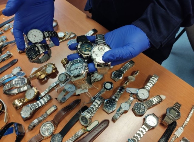 Policjanci z Prudnika odzyskali już skradzione zegarki.