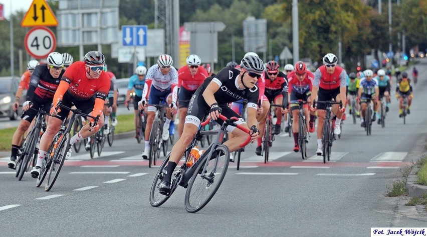 Niemal trzystu kolarzy wzięło udział w „Tour de Koszalin”,...