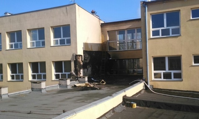 Spalił się łącznik w budynku szkoły w Parzęczewie.