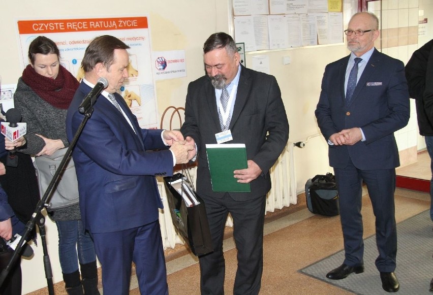 Nowy ambulans z najnowszym sprzętem już służy w Tarnobrzegu, ratując życie