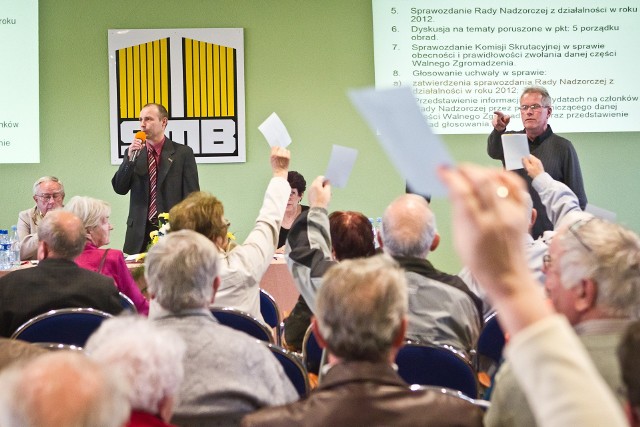 Wystarczyło kilkudniowe ochłodzenie, by część mieszkańców zaczęła nerwowo kręcić zaworami w grzejnikach. Kiedy zaczną grzać?- Z dniem 24 września zleciliśmy Komunalnemu Przedsiębiorstwu Energetyki Cieplnej w Bydgoszczy włączenie ogrzewania w całych zasobach Spółdzielni - poinformowała Spółdzielnia Mieszkaniowa Budowlani.