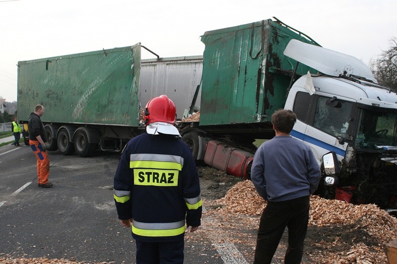 TIR zablokował DK nr 9 w Tarnowskiej Woli...