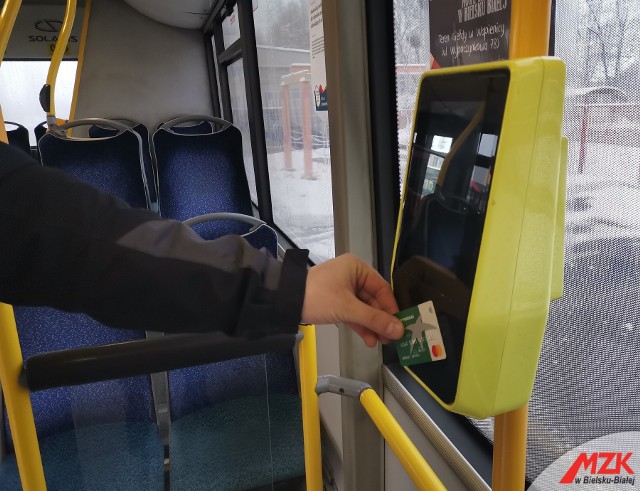 Nowoczesne kasowniki w autobusach MZK Bielsko-Biała umożliwią płatność zbliżeniowo - kartą, telefonem lub zegarkiem