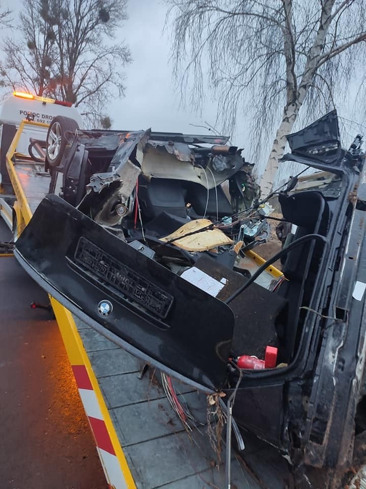 Kierowcę bmw do szpitala przetransportowano śmigłowcem