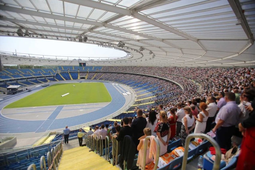 Pierwszy Dzień Kongresu Świadków Jehowy na Stadionie...