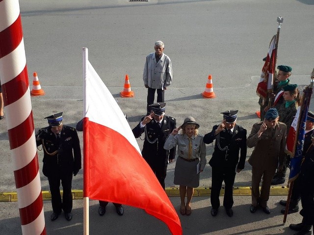 Dzień Flagi 2018 przed komendą straży pożarnej w Lipsku.