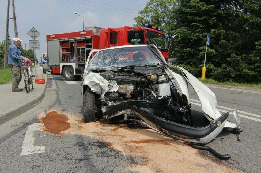 Wypadek na Ołtaszynie. Kierowca w szpitalu (ZDJĘCIA)