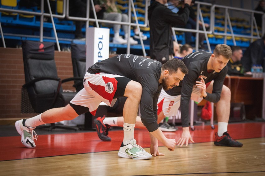 Szalona pogoń Czarnych w końcówce meczu! Grupa Sierleccy Czarni Słupsk - Enea Zastal BC Zielona Góra 64:66 [ZDJĘCIA]