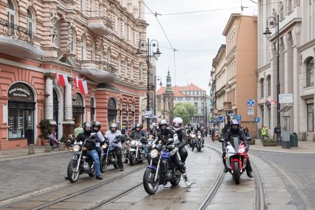 1 maja 2018 w Bydgoszczy - wielkie święto motocyklistów, czyli otwarcie sezonu. Motocykliści przejechali spod Tesco ulicami: Toruńską, Bernardyńską, Jagiellońską i Gdańską do Myślęcinka. Parada została zakończona poświęceniem motocykli. ➤➤Zobaczcie zdjęcia z wydarzenia!Prognoza pogody [TVN Meteo, x-news]