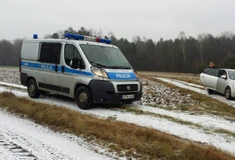 Pieńki Borowe. Zaginiony schizofrenik odnaleziony. Noc spędził w lesie (zdjęcia)