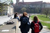 Mały wirus demoluje świat. Czeka nas teraz bunt pokoleniowy?