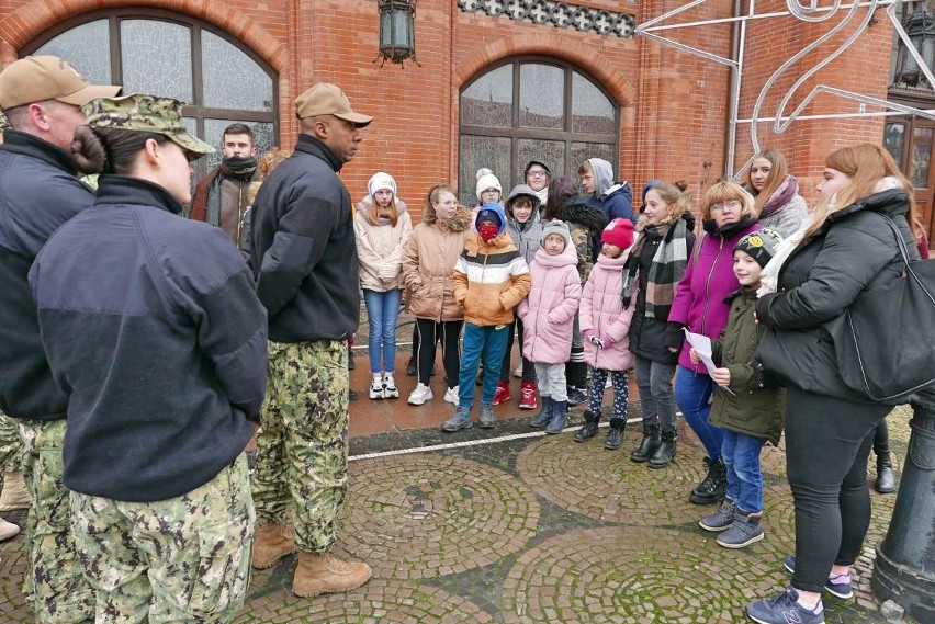 Słupskie dzieci pokazali miasto amerykańskim żołnierzom.