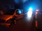 Wypadek w gminie Odrzywół: osobowy mercedes zderzył się z ciężarówką na drodze krajowej numer 48