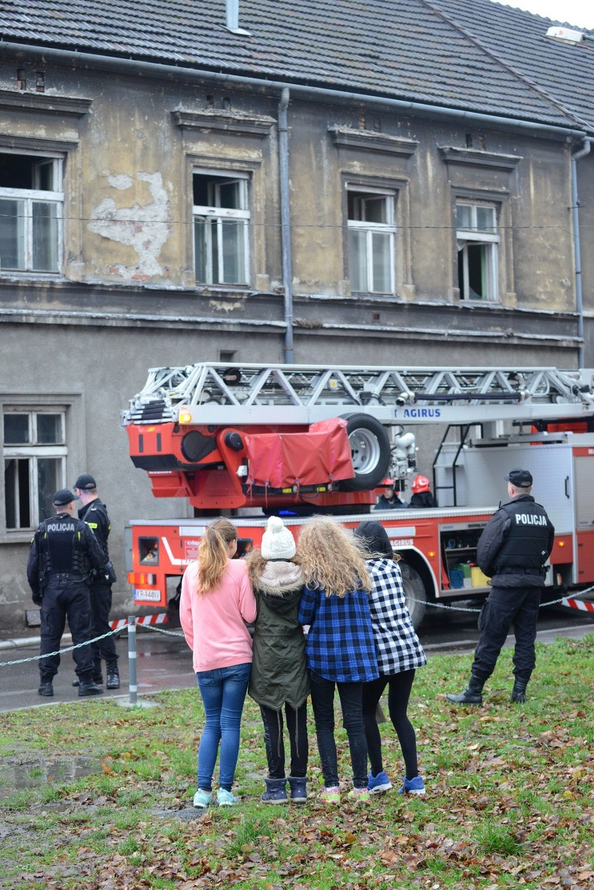 Kraków. Pożar na ulicy Żółkiewskiego [ZDJĘCIA INTERNAUTY, WIDEO]