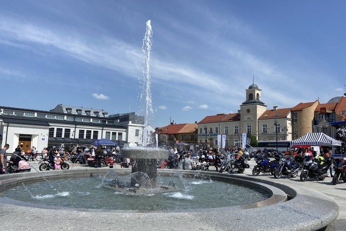 Akcja Motoserce na Starym Rynku w Łomży.