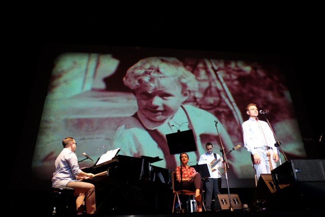 Jednym z festiwalowych wydarzeń był koncert piosenek Marka Grechuty, w wykonaniu Katarzyny Groniec i Janusza Radka oraz tria Krzysztofa Herdzina