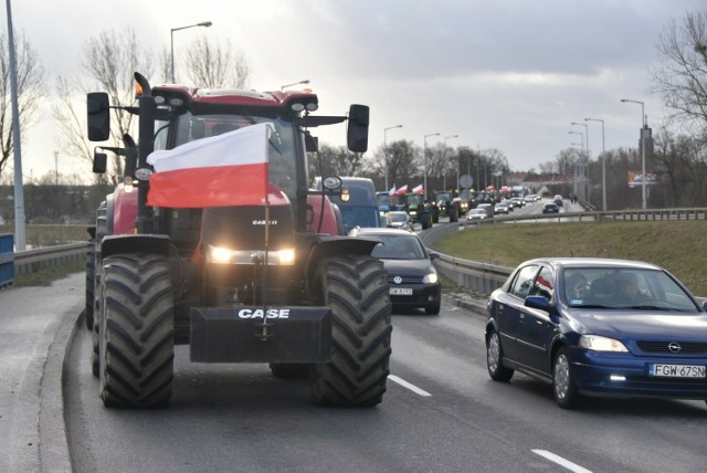 Podczas pierwszego tegorocznego protestu w Gorzowie na ulice miasta wyjechało około 100 rolników.