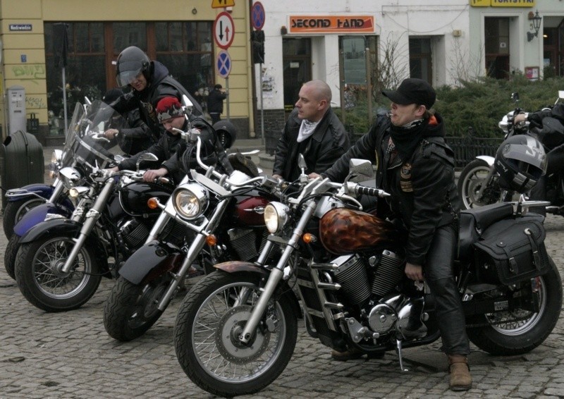 Motocykliści na Starym Rynku