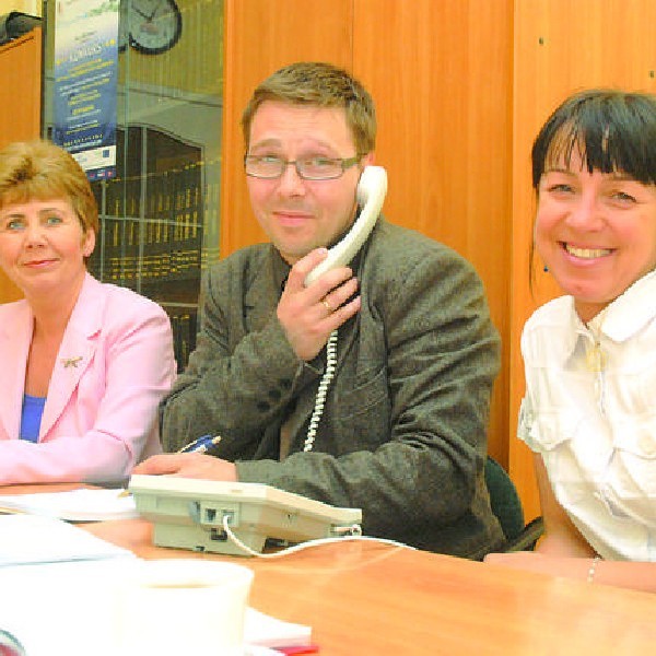 Na pytania Czytelników odpowiadali  goście z kujawsko-pomorskiego NFZ (od lewej): Mariola Tuszyńska, rzecznik praw pacjenta, Przemysław Pankowski, szef wydziału współpracy międzynarodowej i Barbara Nawrocka, rzecznik prasowy