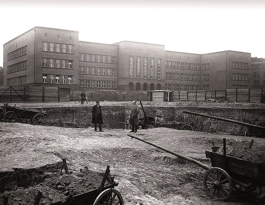 Wykopy fundamentowe pod nowy budynek muzeum, 1929 r.