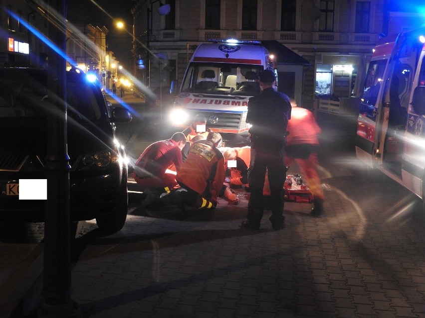 Wadowice. Godzinę reanimowali człowieka, który zasłabł w centrum miasta