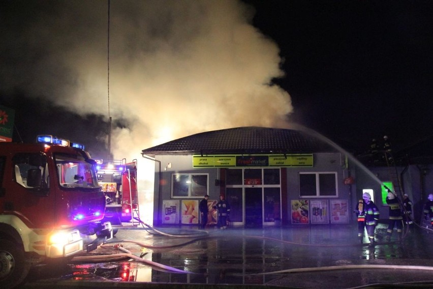 Pożar sklepu Freshmarket w Kiełczowie pod Wrocławiem