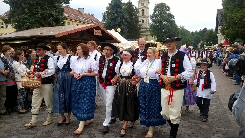 Barwny korowód rozpoczął Tydzień Kultury Beskidzkiej w Wiśle (ZDJĘCIA)