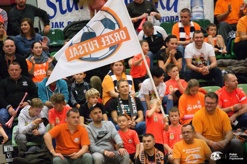 KS Acana Orzeł Futsal Jelcz-Laskowice - AZS UG Gdańsk 9:4. Wielu kibiców i duża sektorówka [ZDJĘCIA]