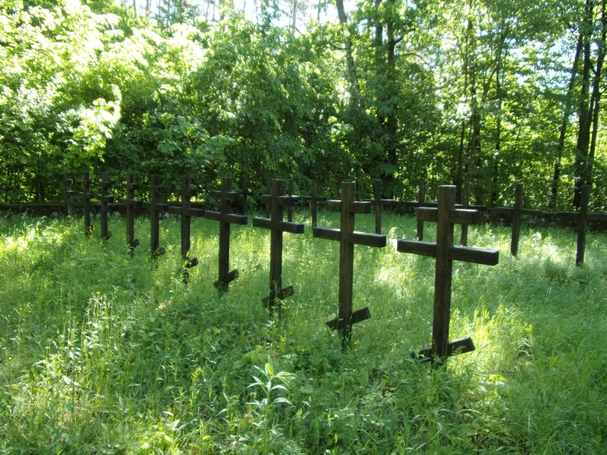 Cmentarz wojenny w Augustowie w gminie Pionki.
