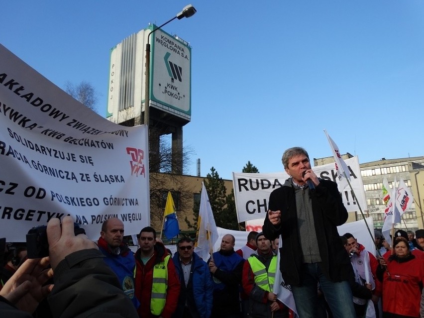 Strajk na Śląsku: Pracownicy KWK Pokój głośno protestują, Paweł Kukiz ich popiera [ZDJĘCIA]