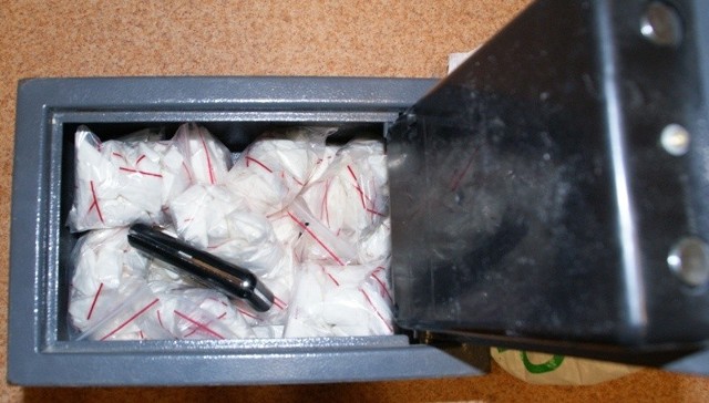 W pomieszczeniach użytkowanych przez podejrzanych policjanci znaleźli m.in. 2 kg amfetaminy.