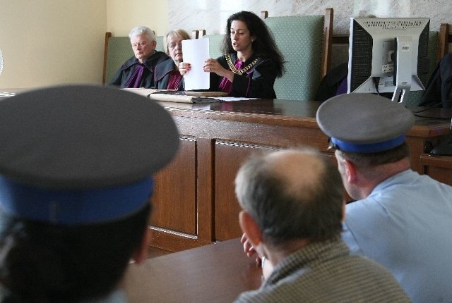 - Kara ośmiu lat więzienia jest najniższą, jaką sąd mógł wymierzyć za zabicie drugiego człowieka &#8211; mówiła w poniedziałek sędzia Lena Romańska ogłaszając wyrok dla 72-latka z gminu Radoszyce.