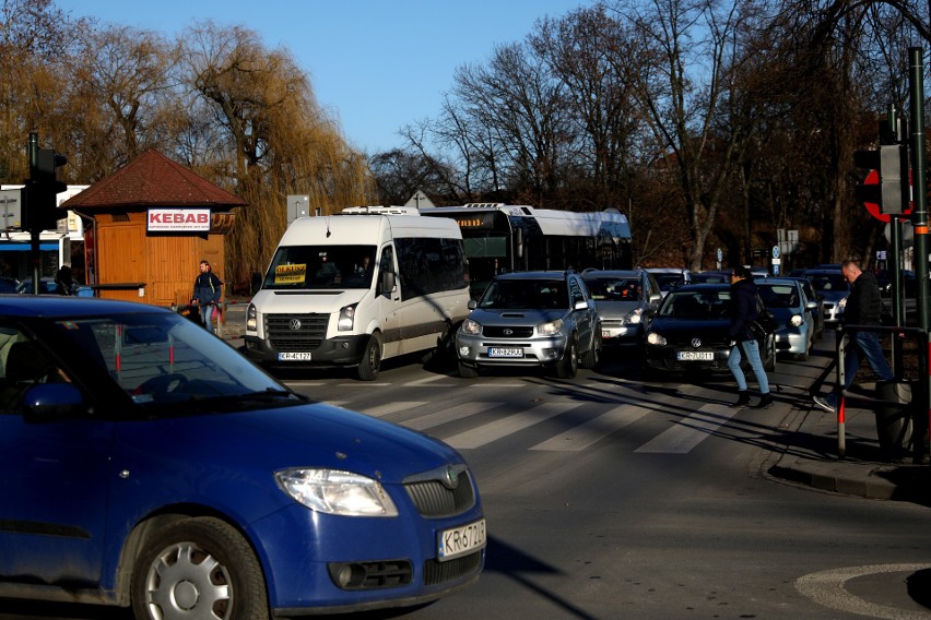 Mieszkańcy czekają na przebudowę skrzyżowania kilkanaście lat. Urzędnicy zastanawiają się, jak odkorkować Nowy Kleparz?