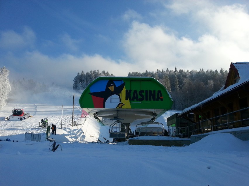 Stacja narciarska Kasina Ski [OPIS, WYCIĄGI, TRASY, KARNETY]