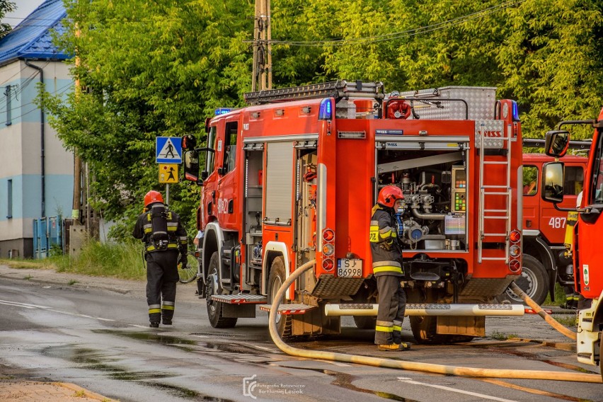 Na miejscu działały cztery jednostki straży i dwa OSP