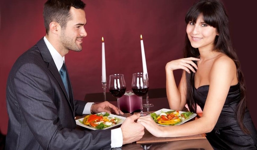 Rezerwacja stolika na romantyczną kolację w fajnej knajpce...