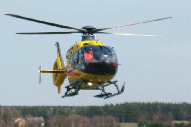 Ranną w wypadku kobietę zabrał helikopter LPR.