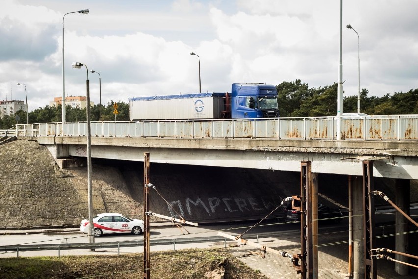 Została też ułożona warstwa ścieralna z mieszanki SMA, czyli...